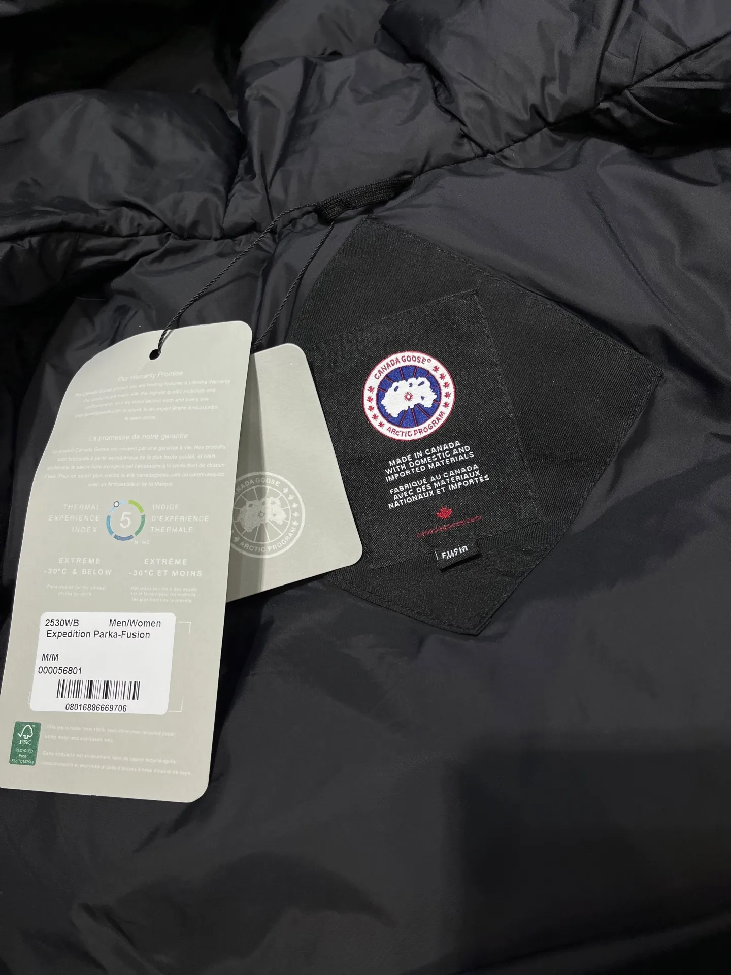 P840 Canada Goose Canada Goose #Expedition03 Parker, a treasure of Canadian origin! Limited supply worldwide! Canada Goose Model 03 is a top-notch couple model. The polar cold-proof outdoor series fur collar detachable hooded parka down jacket is the first Goose in 2024. I hope my friends will like it. Peak quality. I hope everyone can identify it together! The most popular cool items of the Big Goose family in 2024 are online. The same popular product of Yi Yang Qianxi is said to be a joint limited edition Big Goose that cannot be bought in autumn and winter. If you dislike the sameness of the Big Goose in the past, then this model will definitely give you a different experience! This year's most powerful couple's collection for autumn and winter is online, a top-notch luxurious ready-to-wear style, paired with an outdoor warm down jacket with great style and charm! The most standard and classic items of the Daye family in the past two years are equipped with unique reflective stripes for embellishment, which further shows the high-end fashion performance effect. With the embellishment of hardware buckles, it has excellent performance effect. The upper body is clean, simple and elegant, even for urban leisure. It is suitable for various occasions. Designed with large pockets, this model has a large capacity and is equipped with reflective stripes, making it safer at night. It is suitable for various adventure activities. It is made of windproof and waterproof technical materials. The interior is filled with full white duck down, which is absolutely cold-proof and warm. It also has a stand-up collar design and fine fluff at the collar, with meticulous attention to detail! The charm of this model is also more spiritual, and the upper body has more temperament and specifications. It perfectly shows the ultra-high standard of fashionable performance of this model, integrating outdoor and life, and you can even create high-street wear! The most pinnacle limited-edition goose that we have presented so far, both in terms of design and detailed materials, it is completely outstanding. The grand and evergreen version design is matched with cool reflective elements. The overall appearance can be said to be quite high, and it has that kind of powerful outdoor performance! It combines high-end casual attributes with high-street style. It is high-grade, domineering, warm, and beautiful. The visibility of the upper body is quite strong, and the configuration of the owl element is highly brand-recognizable. It fully complements the overall brand performance and visual effects, and also has the high-end sense of fashion and fashionable performance. It is a must-buy product because it is the most awesome down brand on the planet and one of Canada's three national treasure brands. It is also a sentimental down luxury brand. In the field of polar cold-proof clothing, Goose has made an irreplaceable contribution... Size: xs s m l xl